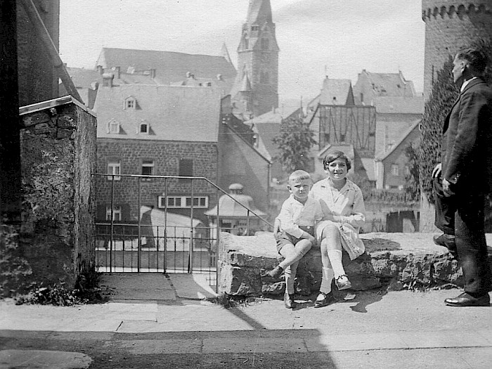 Blick vom 'Felsenkeller-Garten' auf St.Clemens 1930